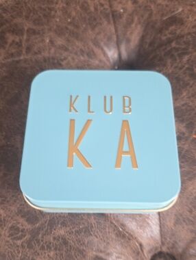 Kinsley Armelle Blue Tin with Gold 'KLUB KA' Lettering